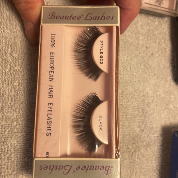 False eyelashes - Picture 5 of 7